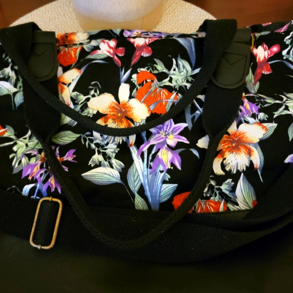 Madden Girl Extra Large Floral Zippered Weekender Bag